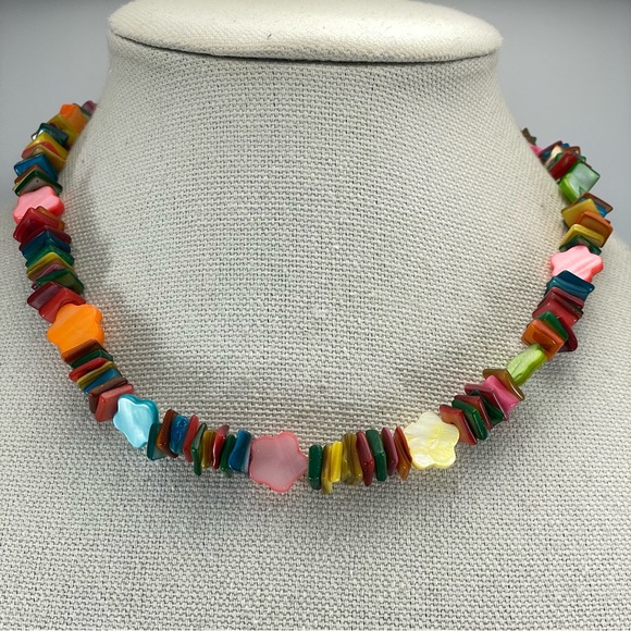 Unsigned Jewelry - Mother of Pearl Chip Necklace Natural Chip and Stare Rainbow Colored Silver Tone